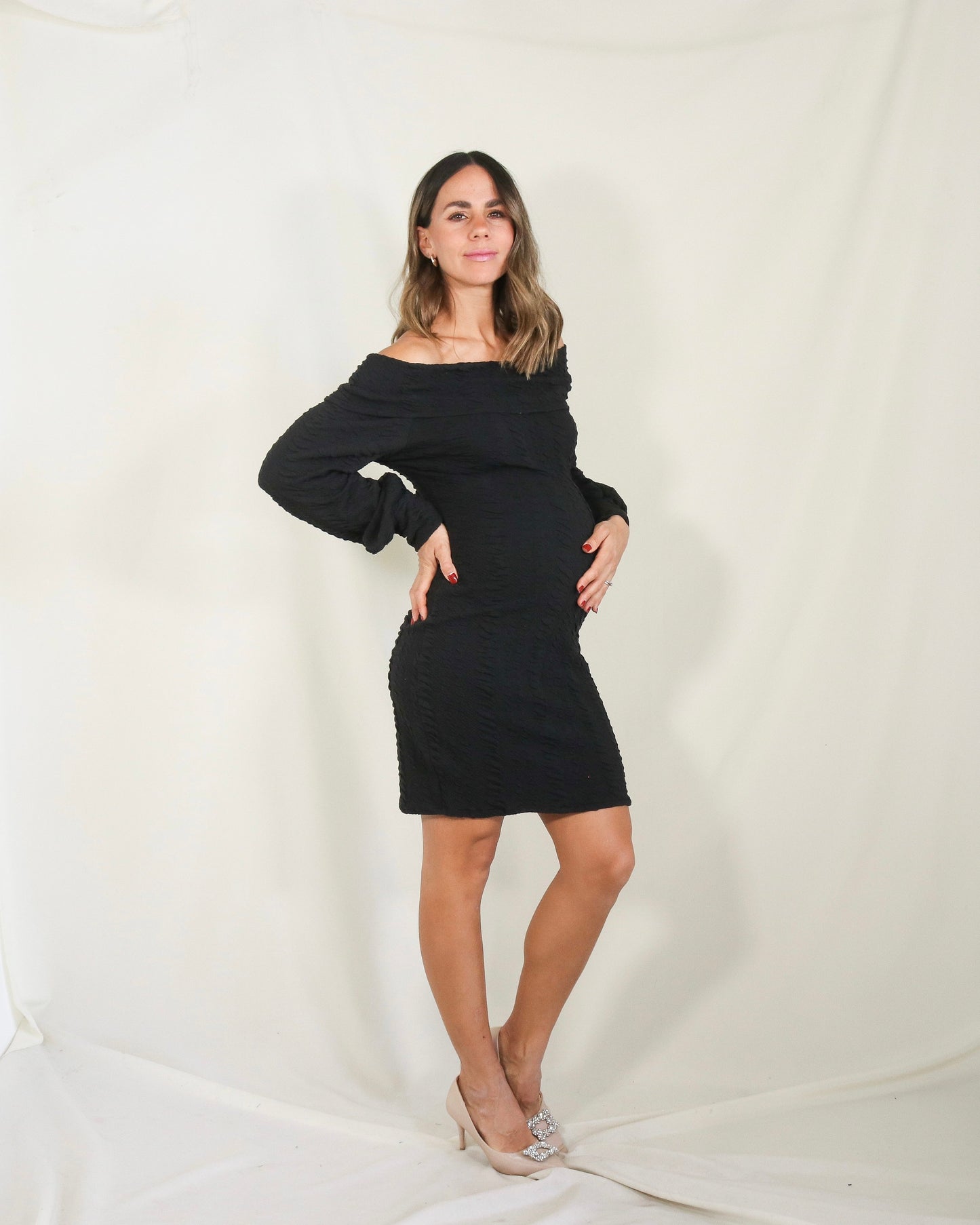 Vestido de maternidad negro corrugado