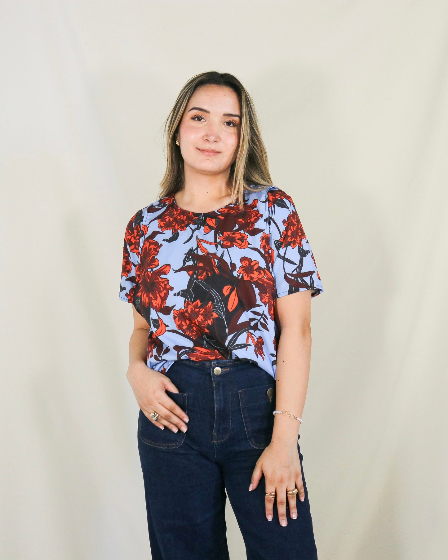 Blusa de lactancia, Esme azul flores naranjas
