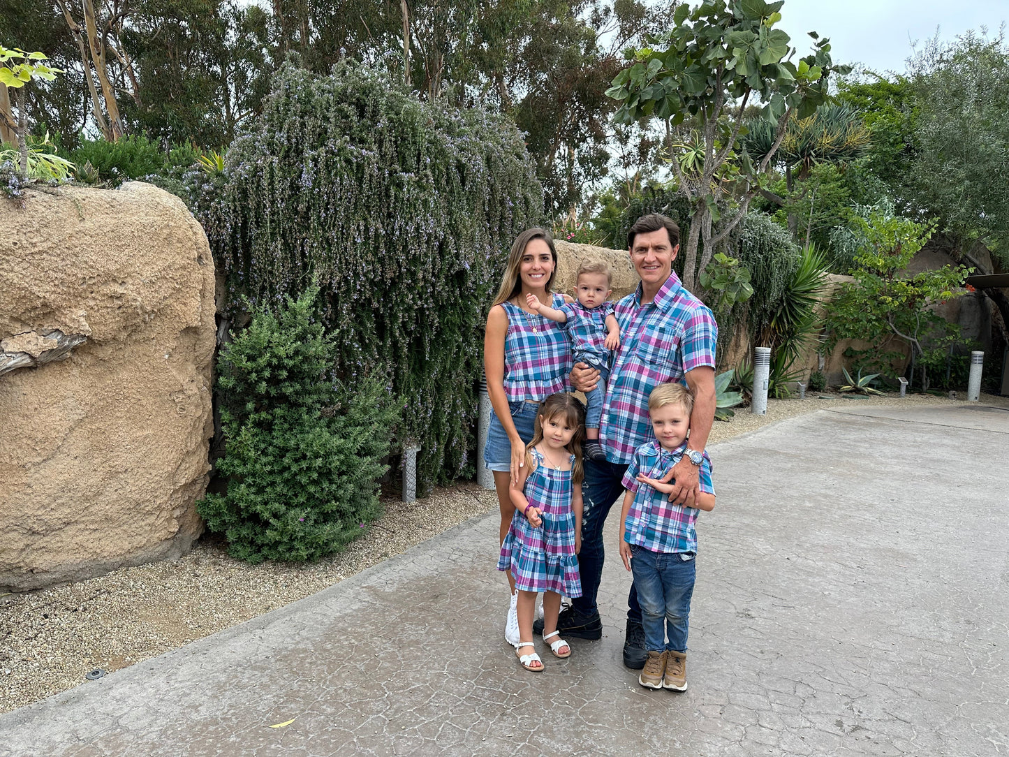 Matching familia cuadros azules